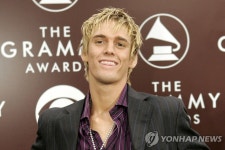 90년대 미소년 팝스타 에런 카터 35세로 사망