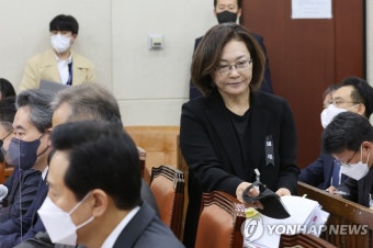 자리 향하는 박희영 용산구청장