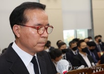 눈 감은 김광호 서울경찰청장
