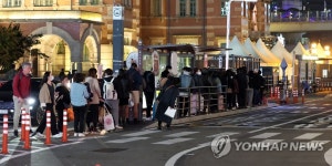 택시 기다리는 시민들