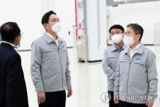 이재용 회장, 삼성전기 부산사업장 방문