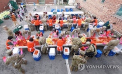 분주한 사랑의 손길