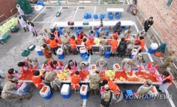 분주한 사랑의 손길
