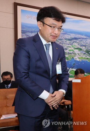 잇단 철도사고에 머리 숙이는 나희승 코레일 사장
