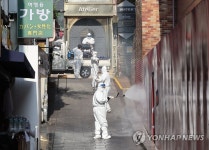 이태원 참사 골목 방역하는 용산구