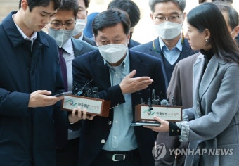 영장 심사, 법정 향하는 정진상 실장