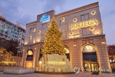 갤러리아백화점, 보테가 베네타와 크리스마스 트리 선봬