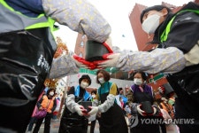 연탄으로 전하는 이웃사랑