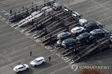 화물연대 파업 하루 앞두고 분주한 기아 완성차 주차장