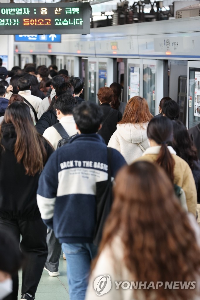 서울 버스 노조, 임금 협상 결렬로 준법투쟁 돌입하여 시민 출퇴근 혼잡 우려