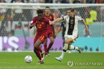 [월드컵] 스페인·독일, 죽음의 E조 '빅 매치' 1-1 무승부…16강 안갯속