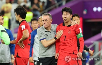 손흥민 위로하는 벤투 감독