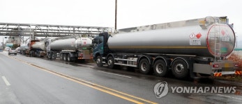 여수산단 멈춰 선 화물차