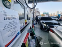 화물연대 파업 여파 안내문 붙은 주유소