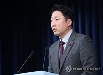 현안 브리핑하는 이재명 대통령실 부대변인