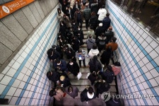 런투유지하철택배 | 지하철 퇴근길 질서유지