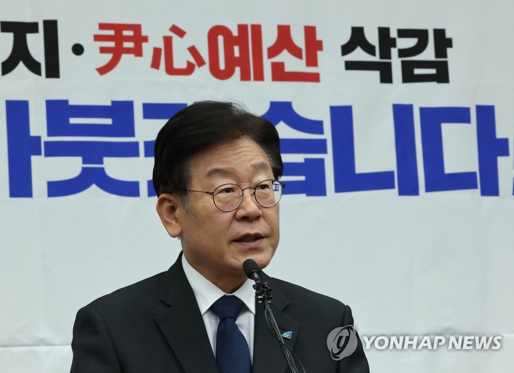 이재명, 윤석열 탄핵 심판 둘러싼 헌재 비판 강화