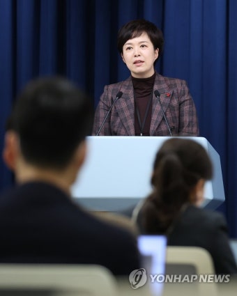 화물연대 파업 등 현안 브리핑 하는 김은혜 홍보수석