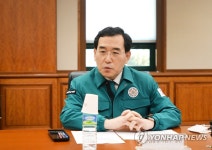 이창양 장관, 화물연대 파업 관련 판교저유소 점검