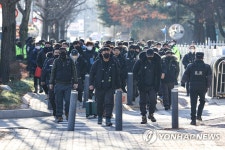 농성장으로 이동하는 금속노조