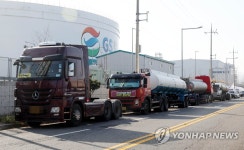 여수산단에 세워진 화물차