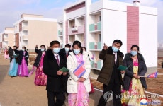 북한 농촌에서 새집들이 행사