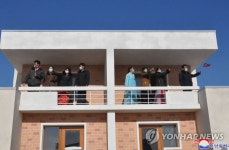 북한 농촌에서 새집들이 행사