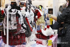 크리스마스 분위기 낸 반려견 용품