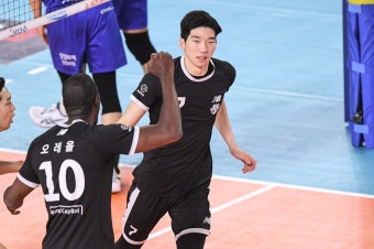 푹 쉰 허수봉 펄펄…5연승 현대캐피탈, 선두 대한항공 추격
