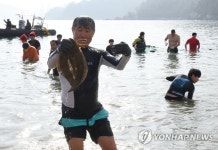 거제도펭귄수영축제 광어 잡이