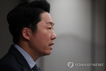 현안 브리핑하는 이재명 대통령실 부대변인