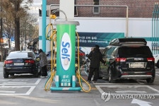 승용차 개소세 인하 6개월 연장…유류세는 인하폭 조정
