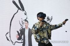 라이브 드로잉 선보이는 염동균 작가