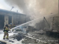 화성 화장품 창고서 화재…대응 1단계 발령 진화 중