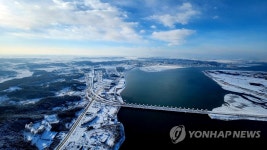 상공에서 바라본 금강하구둑