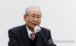 인사말하는 김진현 전 장관