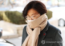 선거법 위반 혐의 공판 출석하는 김보라 안성시장