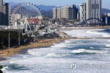 속초해변에 밀려드는 너울성 파도