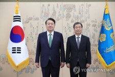 尹대통령, 주프랑스대사 최재철·주인니대사 이상덕 등에 신임장(종합)