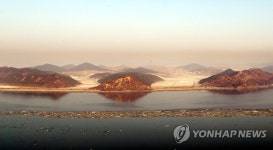 남북 사이 조강 지나가는 유빙