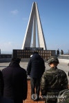 정진석 위원장, 천안함 46용사 위령탑 참배