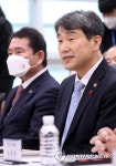 춘천교대부설초교 찾은 이주호 부총리