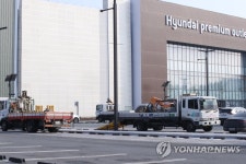지하주차장 정리 작업 중인 대전 현대아울렛