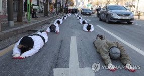오체투지하는 비정규직 이제그만 공동투쟁