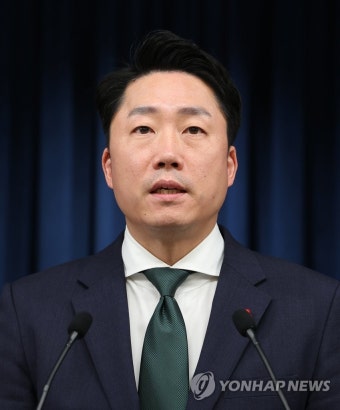 이재명 대통령실 부대변인, 현안 브리핑