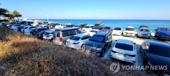 해맞이 명당 선점한 차들