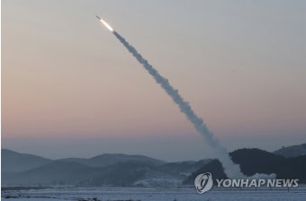북한, 초대형방사포 어제 3발 검수사격·오늘 1발 발사