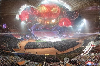 2025년 북한, 김정은 국무위원장 참석한 신년 경축 공연 평양 불꽃놀이
