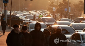 꽉 막힌 경포해변 도로