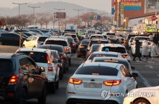 주차장으로 변한 경포해변 도로